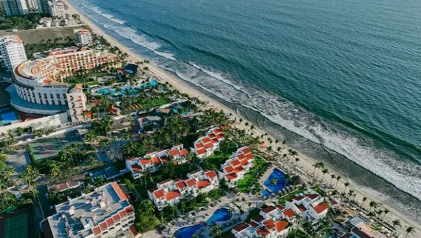 Reunión de autoridades de Nayarit y del Gobierno de México para analizar proyectos turísticos y de desarrollo para el estado.