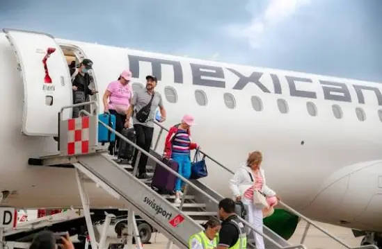 Aeropuerto Internacional Tepic-Riviera Nayarit con aeronaves estacionadas frente a la nueva terminal.