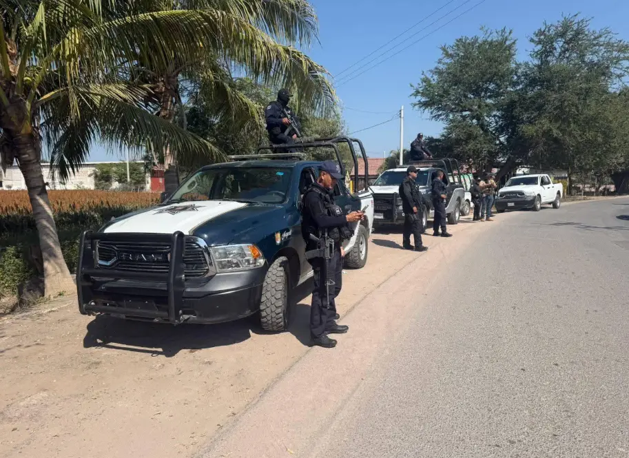 Policías municipales de Rosamorada son detenidos por su probable participación en el robo de una caja fuerte.