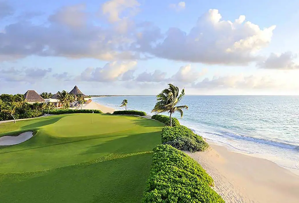 Campo de golf en Punta Mita, Nayarit, destino que albergará una temporada de eventos deportivos internacionales.